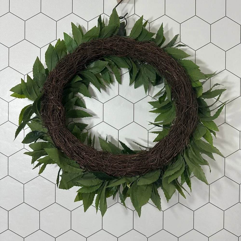 Green Laurel Leaf Artificial Wreath 18‎ Inch Grapevine Base White Berries Decor